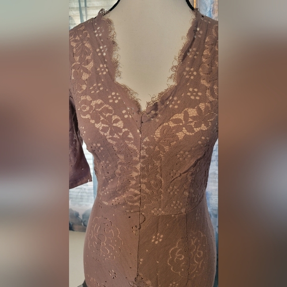 Elegant Lace Dress in Taupe - Picture 3 of 6